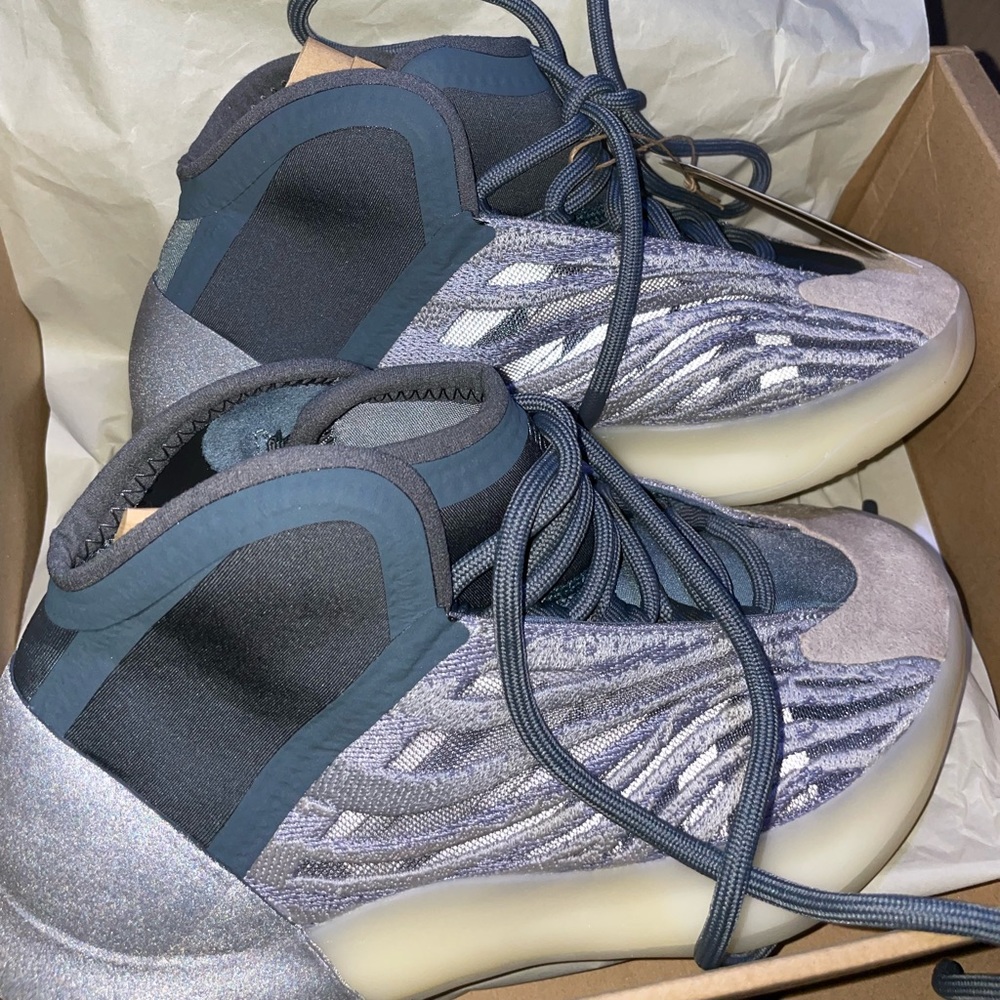 adidas YZY QNTM